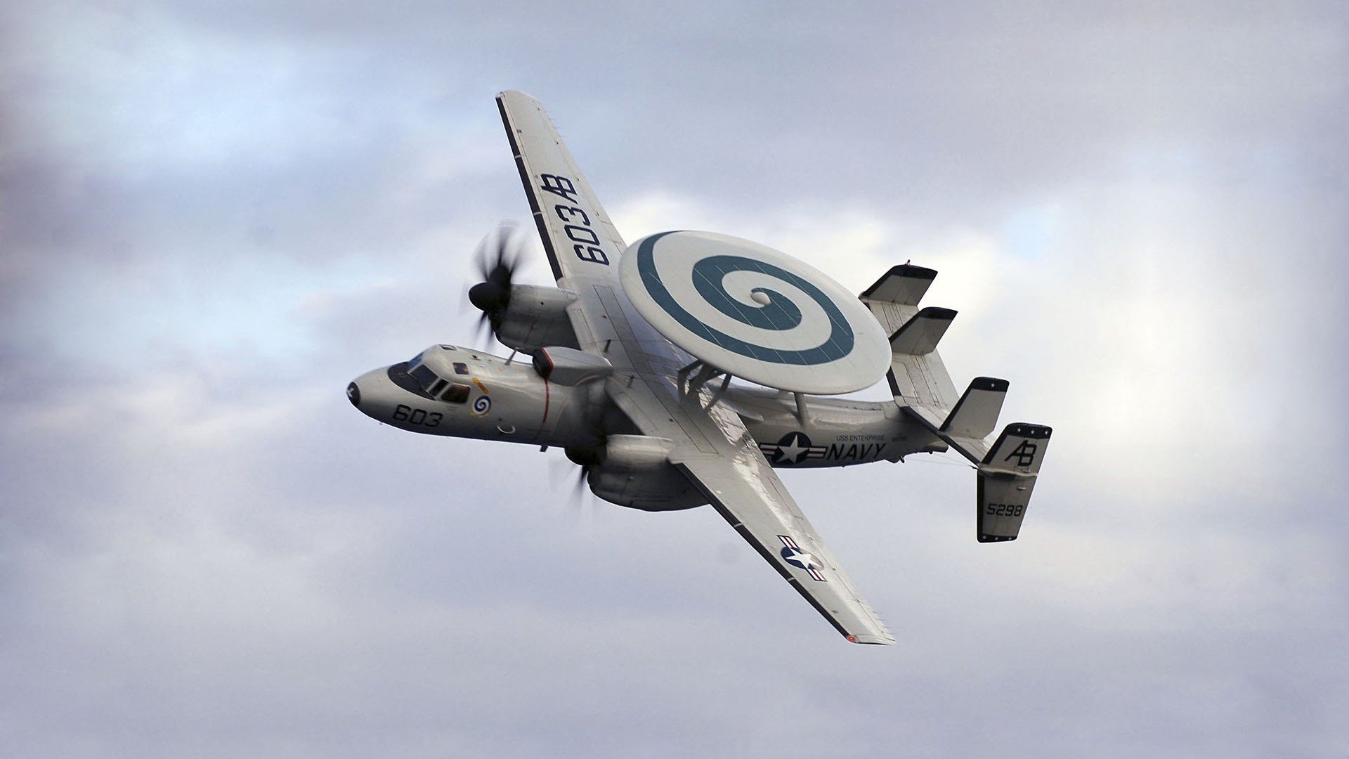 丹麦童话与王者之路,一场险胜,一场统治—体育的两种美学