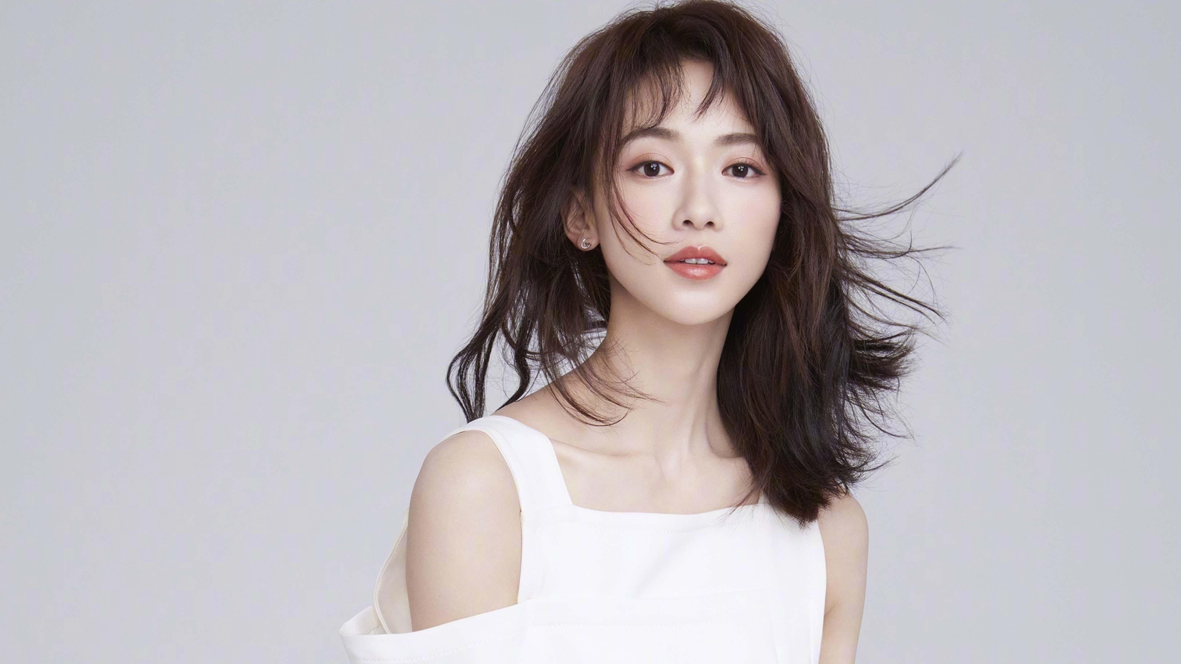 当引擎咆哮取代心跳，F1揭幕战夜的班凯罗式能量统治